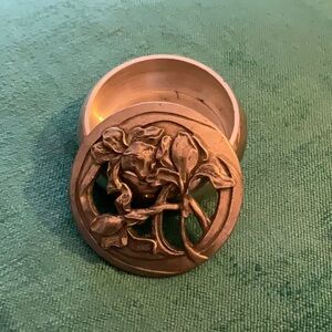 Seagull pewter Iris flowers  trinket box, brooch